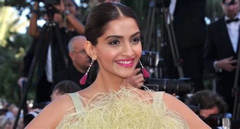 sonam kapoor ka sexy video|Sonam Kapoor Stuns In Green Gown, Calls Herself